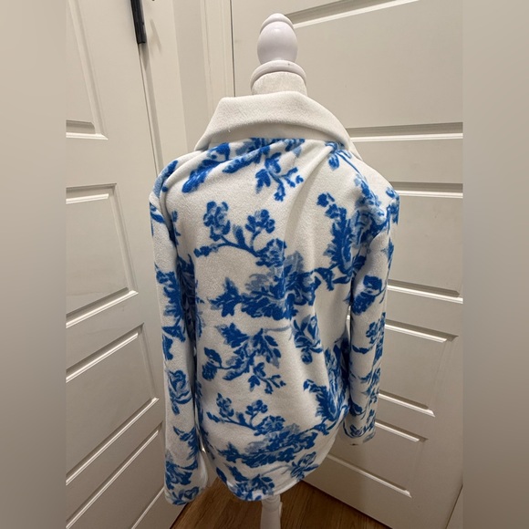 Dudley Stephens x Mestiza. Sheffield Island Pullover. Blue & White Floral. Med. - Picture 3 of 11